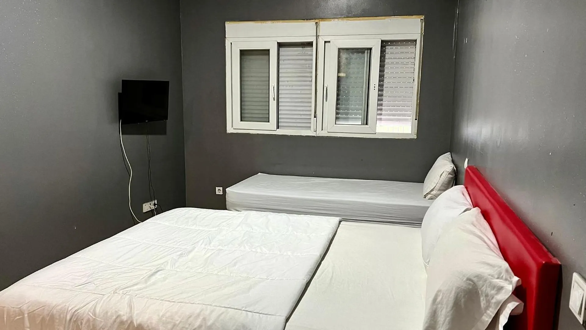 Hostal Gracias Torrejon de Ardoz 0*,